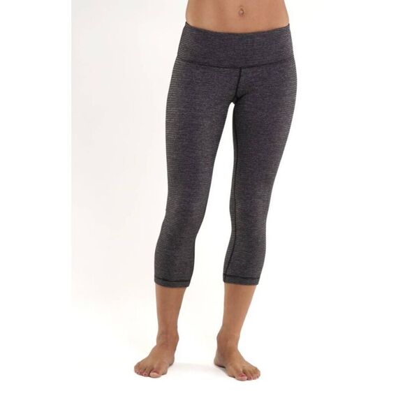 LULULEMON ATHLETICA Wunder Under Crop Size 6 - Picture 1 of 4